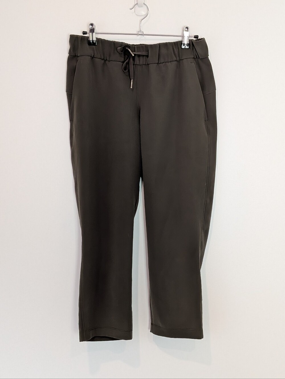Lululemon On The Fly Crop Pant 23" Dark Olive Size 6 - Picture 6 of 6